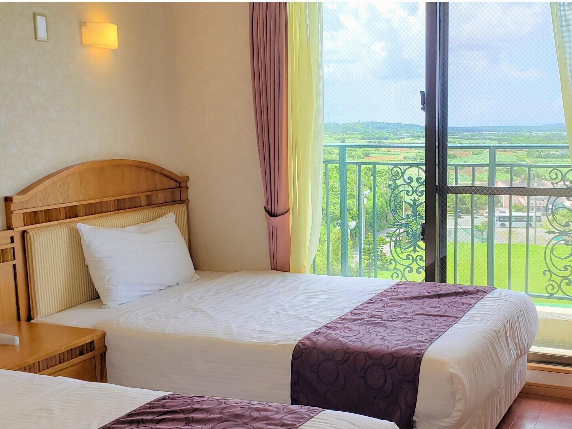 Hotel Castlevillage Miyakojima Exterior foto