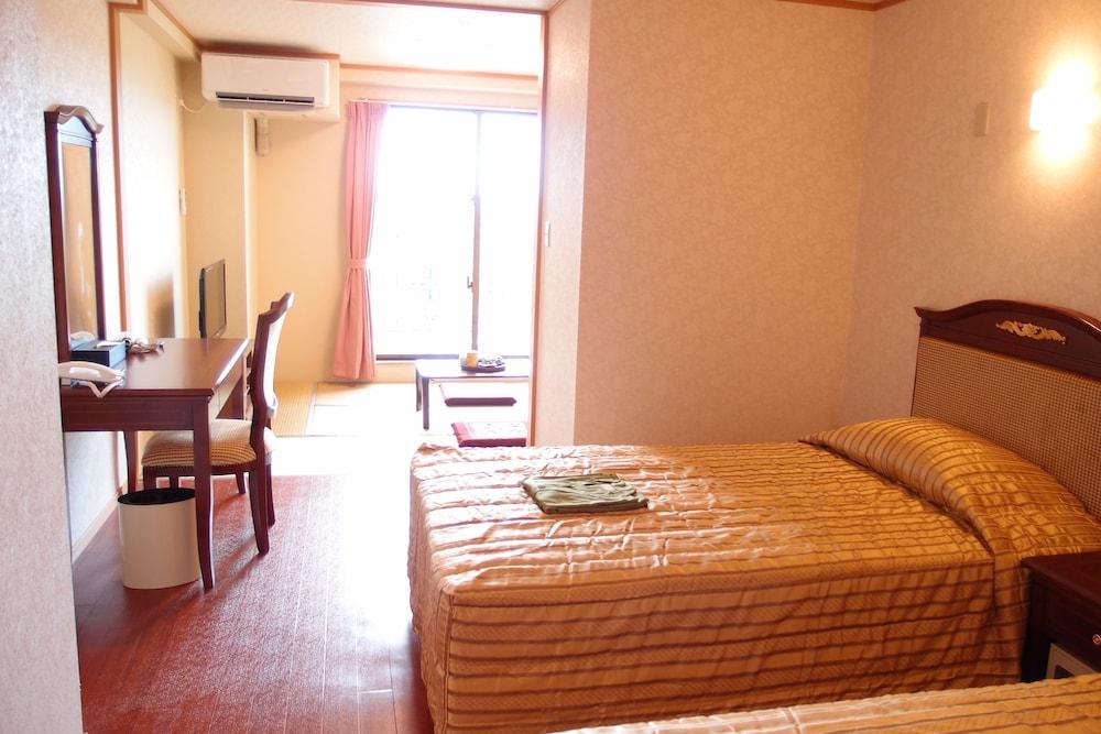 Hotel Castlevillage Miyakojima Exterior foto