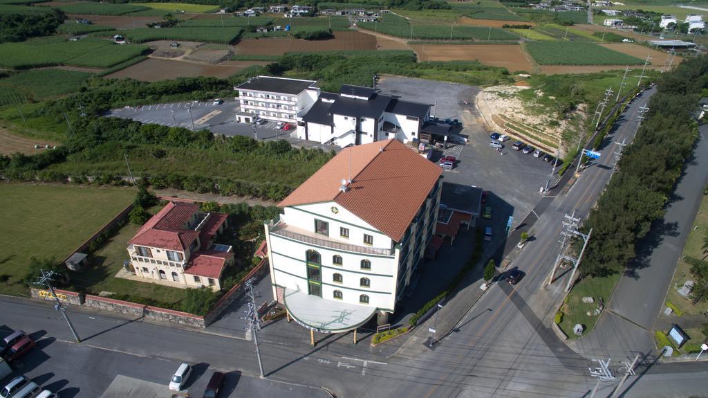 Hotel Castlevillage Miyakojima Exterior foto