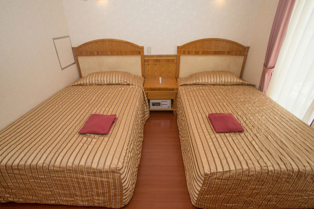 Hotel Castlevillage Miyakojima Exterior foto